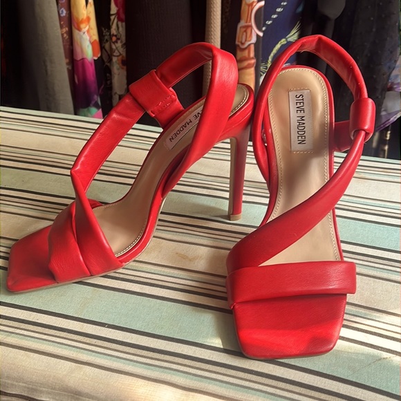 Steve Madden size 7.5 only worn once. - Picture 1 of 2